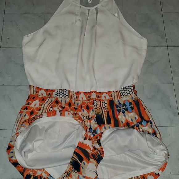 Romper with spagetti straps and open back - Picture 2 of 5